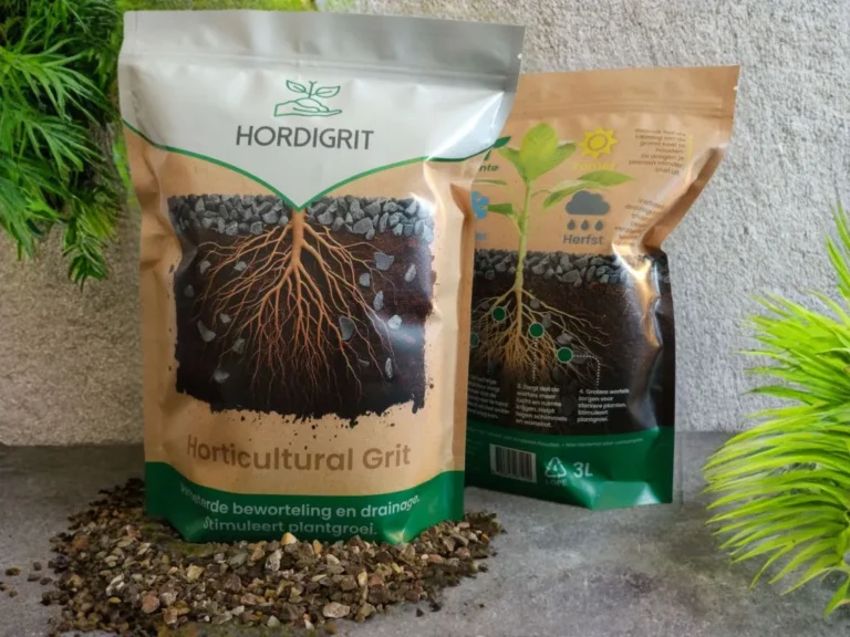 Voor- en achterkant van de zak Hordigrit met los grit ervoor